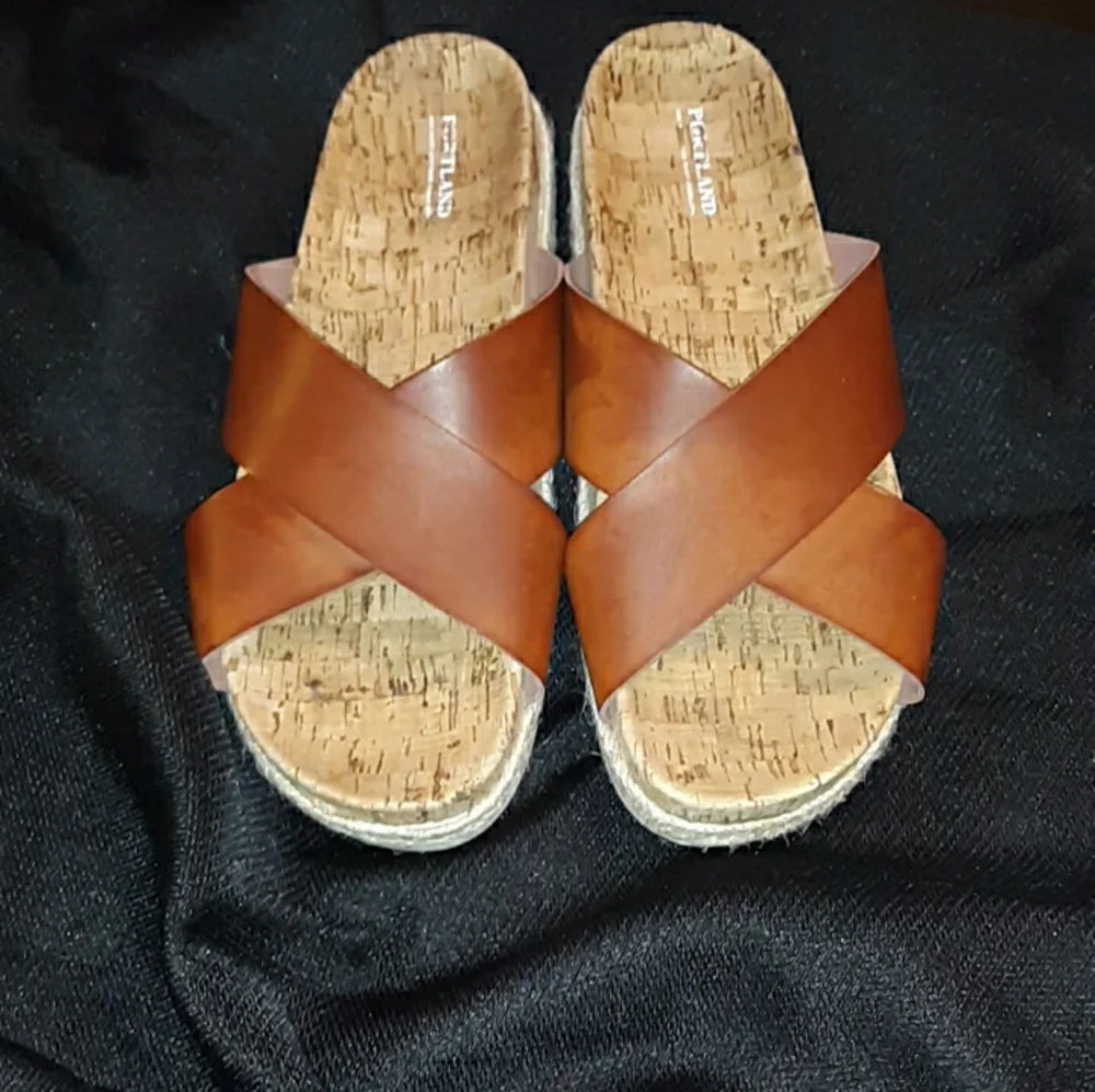 Slide/Sandals - Picture 1 of 8